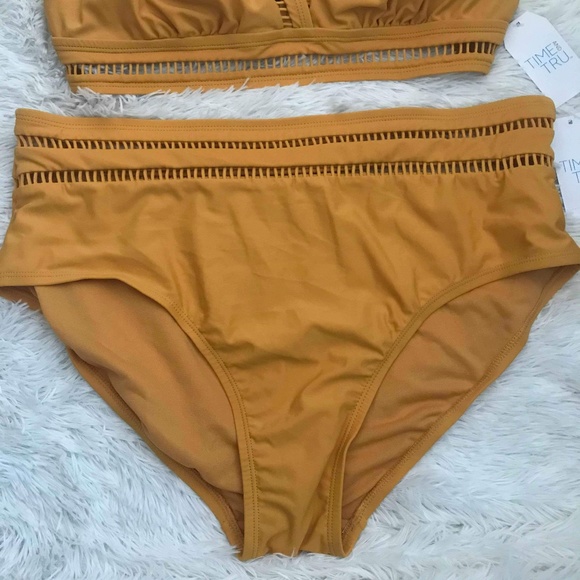 SOLD Swim suit plus size 1x/xl nwt - Picture 2 of 7